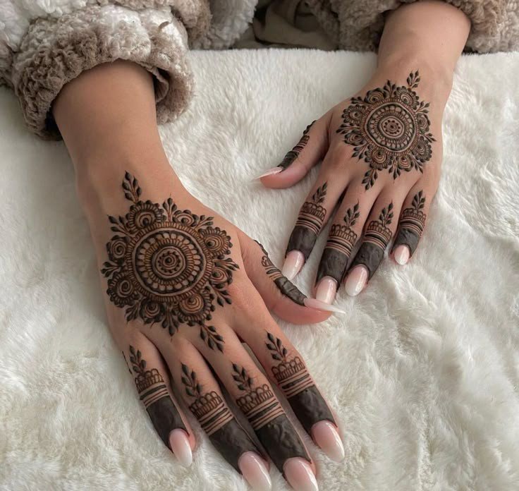 back-simple-mehndi-design-photo-back-side back-simple-mehndi-design-photo-back-side