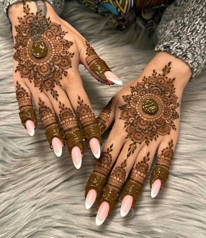 simple-mehndi-design-back-hand-fingers simple-mehndi-design-back-hand-fingers