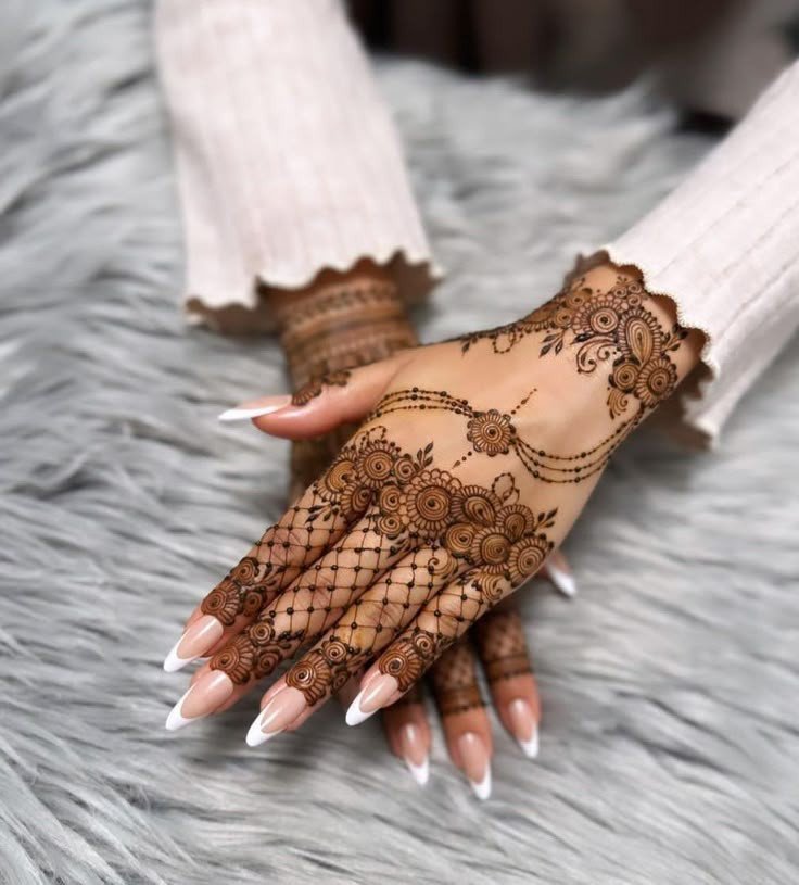 simple-mehndi-design-photo-arabic-front-hand simple-mehndi-design-photo-arabic-front-hand