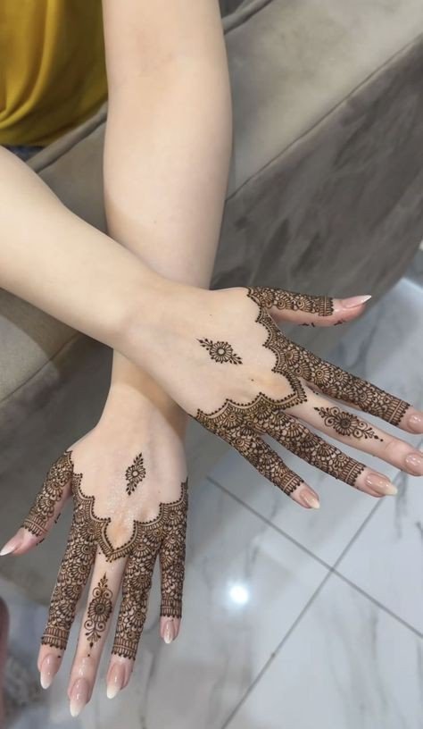 simple-mehndi-design-photo-back-side simple-mehndi-design-photo-back-side