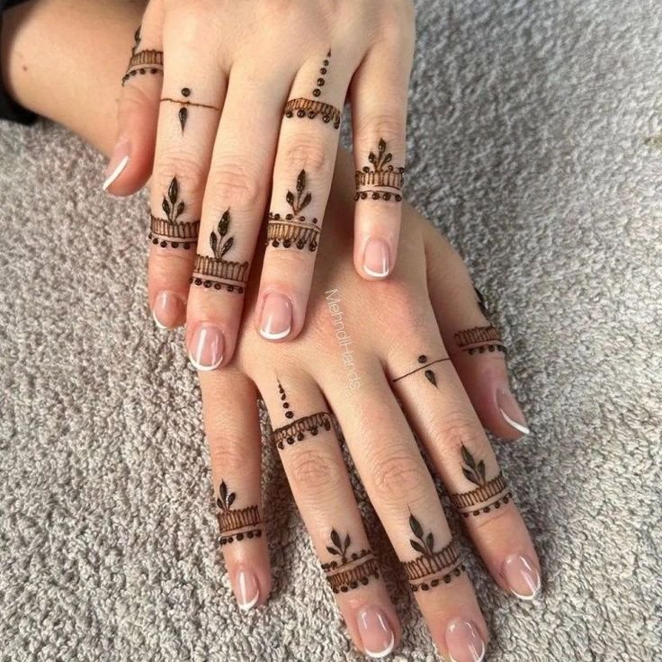 Front-Hand-Simple-Mehndi-Design-Images Front-Hand-Simple-Mehndi-Design-Images