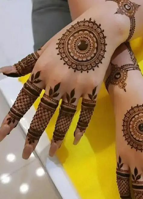 back-hand-mehndi-design-easy-and-beautiful