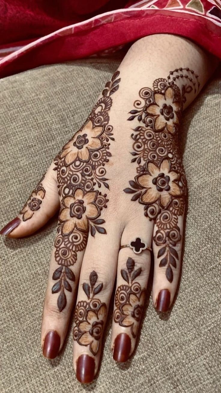 simple-mehndi-design-aage-ka simple-mehndi-design-aage-ka