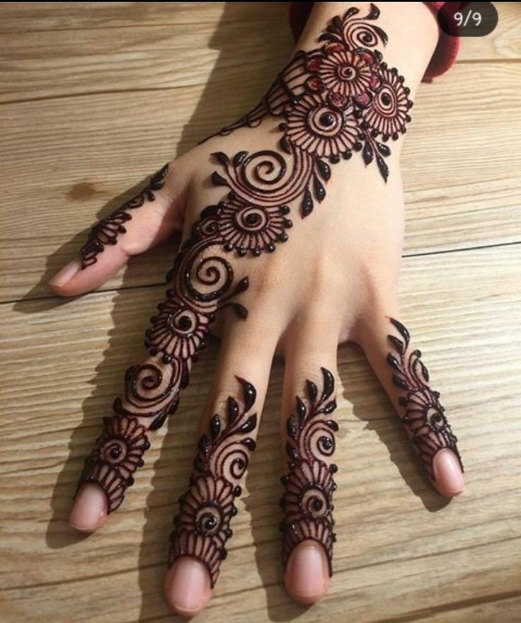 stylish-mehndi-design-back-hand-circle